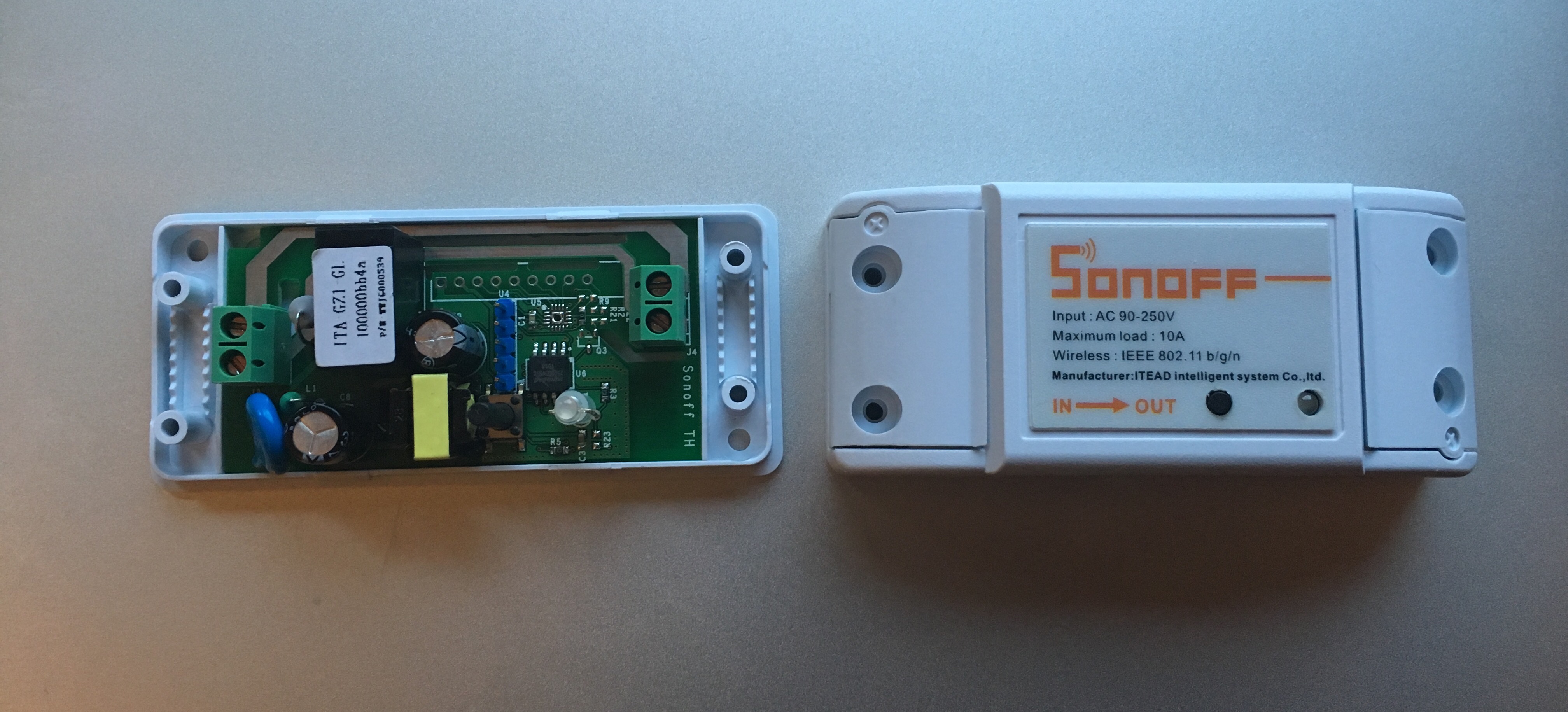 esp8266-sonoff-with-without-case.jpg